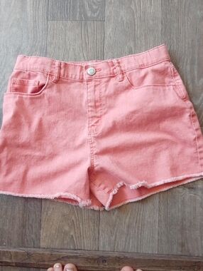 Women’s Coral Pink Frayed Hem Denim Shorts